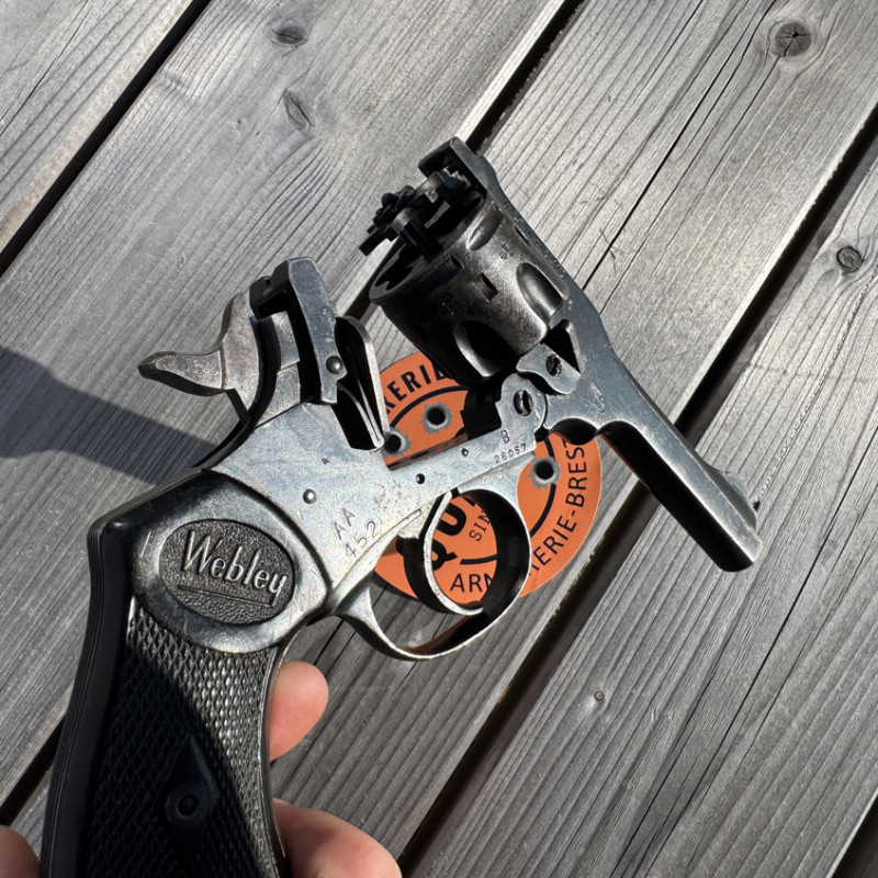 OCCASION - WEBLEY & SCOTT Mark IV Canon 4 pouces Cal. 38 S&W "WAR FINISH" WWII - GRADE B